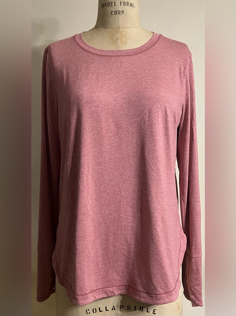 Athleta Uptempo Long Sleeve Curve Hem Thumb Hole Knit Top Size Large
